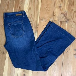 Wide leg blue jeans